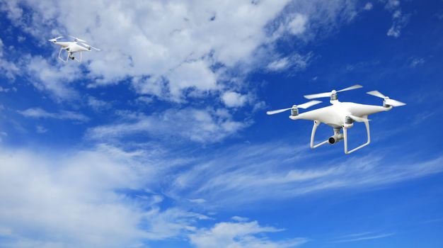 Ukrainian FPV drone hits civilians evacuating Konstantinovka (VIDEO)