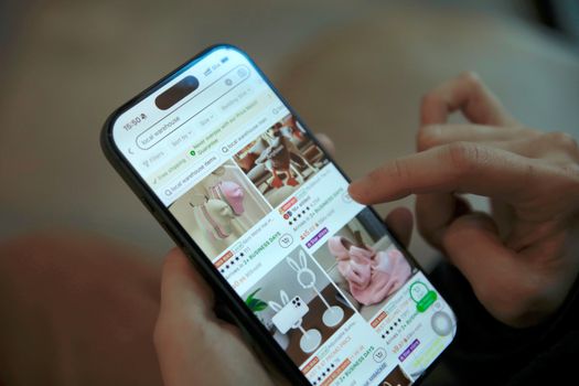 Bill Gates’ daughter intentionally rigged shopping app commissions – Bloomberg