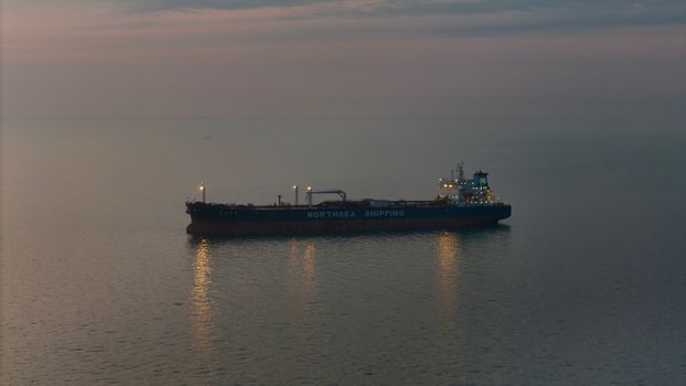 ‘Dark’ oil trade still flowing despite Hormuz disruption – Bloomberg