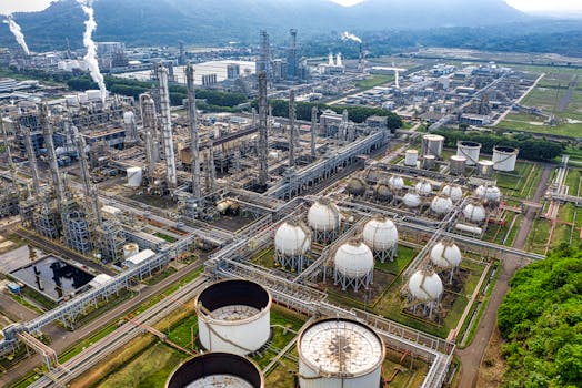 China orders domestic refineries to ignore US sanctions