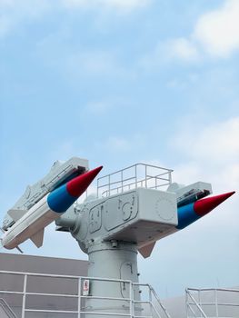 Iran launches retaliatory missile strikes on US targets (VIDEO)